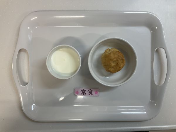 <おやつ>米粉バナナマフィン牛乳