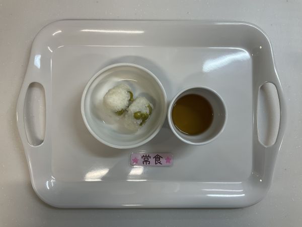 <おやつ>ピースおにぎり牛乳