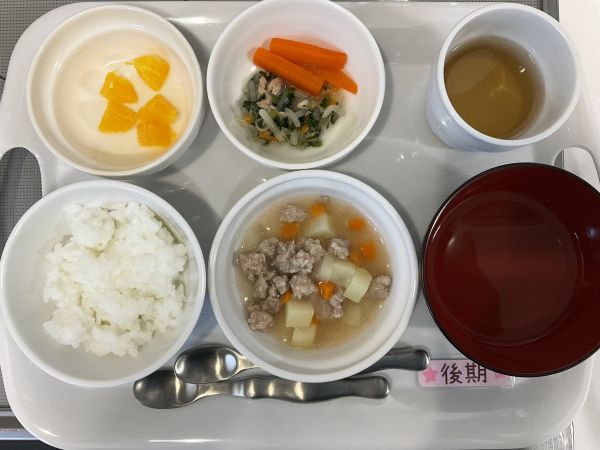 〈後期〉軟飯豚肉団子のケチャップ煮野菜とツナ煮スープオレンジ