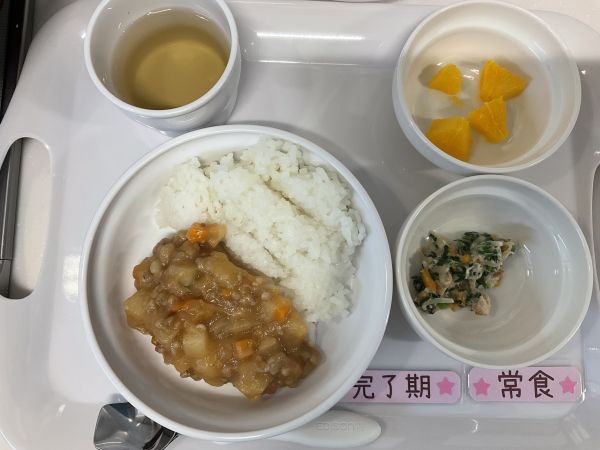 〈完了 常食〉ハヤシライスほうれん草のごまマヨ和えオレンジ