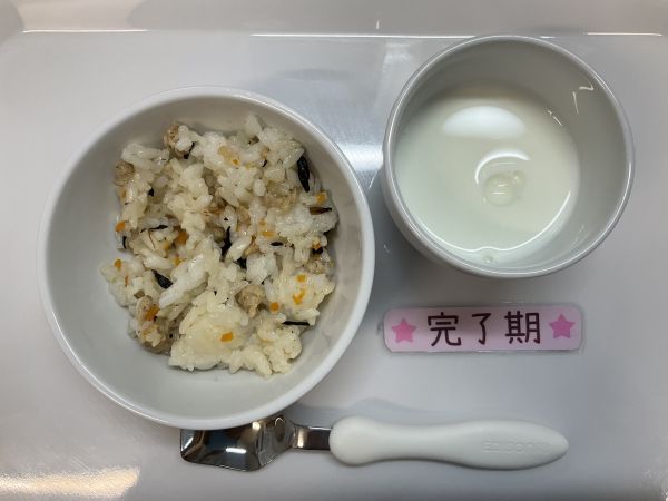 《離乳食完了期》おやつは中華風ご飯です。