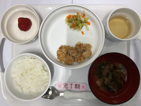 〈完了〉ご飯えのきの鳥みそつくね煮アスパラの甘酢あえすまし汁いちご