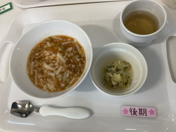 ミートうどんです《後期》畑のキャベツを使用しています。