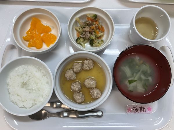 〈後期〉軟飯肉団子煮ブロッコリーとツナ煮味噌みかん