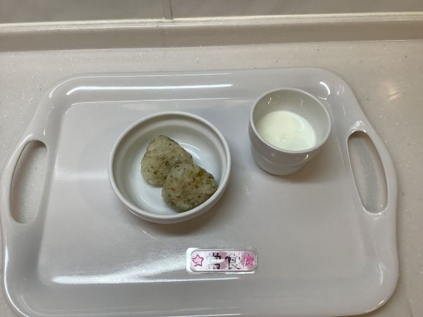【常食】・アスパラガスとしらすのおにぎり