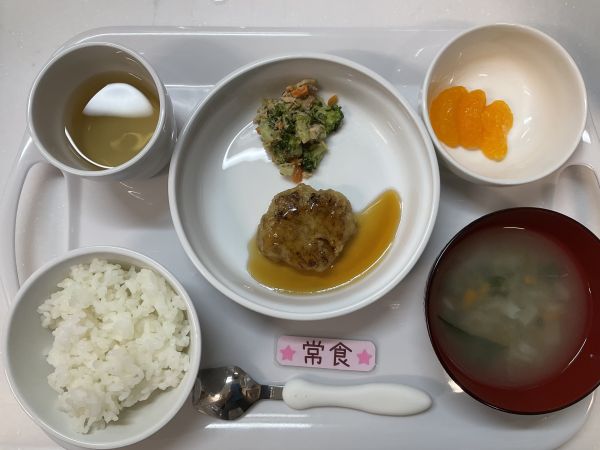 〈常食〉ご飯てりやきハンバーグブロッコリーとツナ和え味噌汁みかん