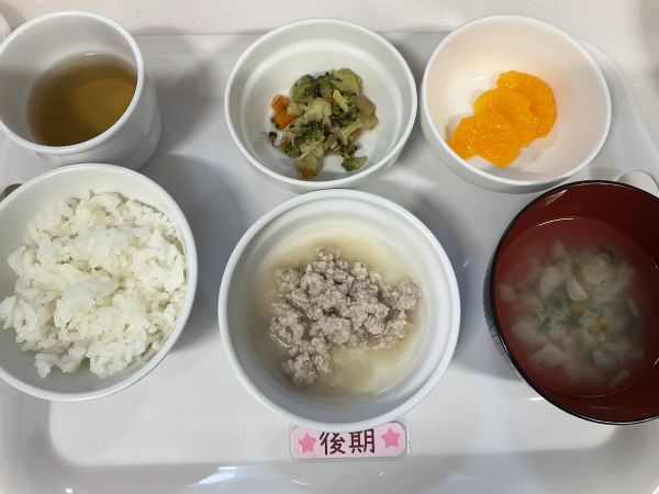 〈後期〉ご飯豚肉団子ブロッコリーとツナ煮味噌汁みかん