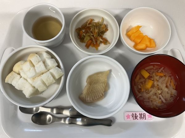 〈後期〉米粉パンかれい煮アスパラとしらす煮スープメロン