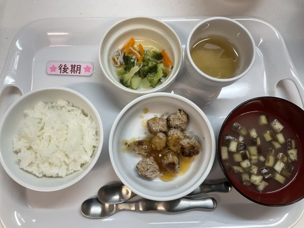 〈後期〉ご飯おろしハンバーグブロッコリーとしらす煮味噌汁オレンジ