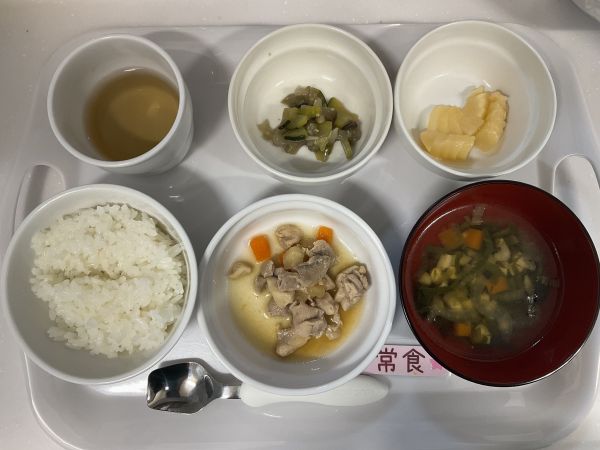 〈常食〉ご飯なすとズッキーニの味噌炒めすまし汁もも