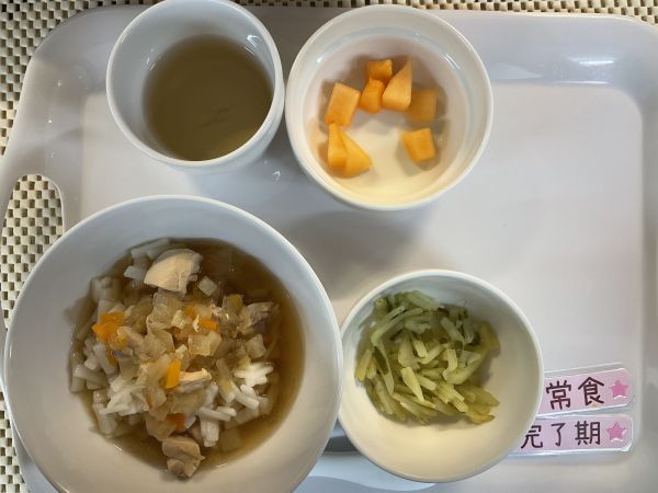 〈完了 常食〉けんちんうどんじゃが芋の千切り炒めメロン