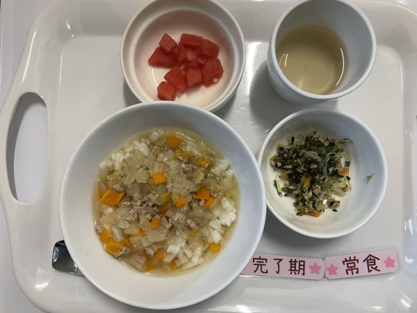 〈完了 常食〉肉みそうどんほうれん草と春雨の炒め物すいか