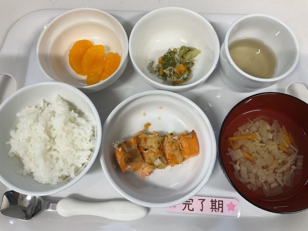 〈完了〉ご飯鮭のちゃんちゃん焼きブロッコリーとしらすのおかか煮すまし汁みかん