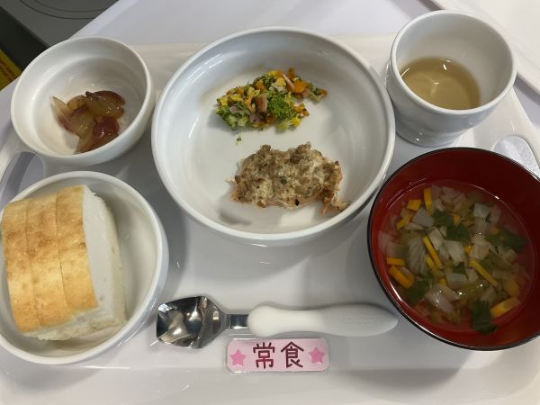 鮭のマッシュルームソースです《常食》