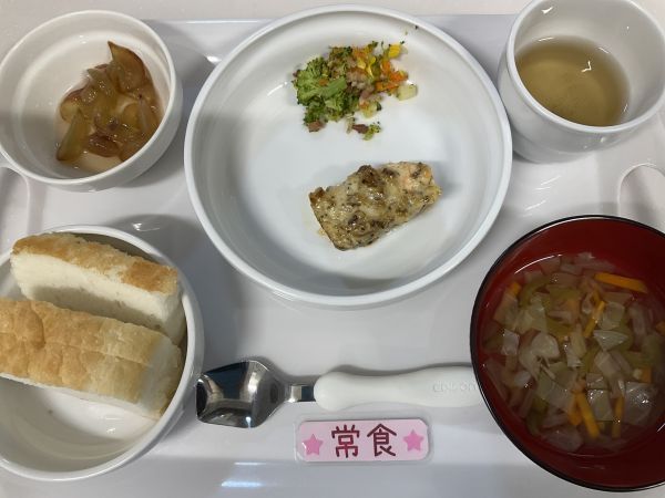 鮭のマッシュルームソースです《常食》