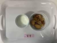 〈常食〉牛乳米粉クッキージャムサンドポテトチップス