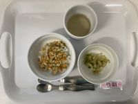 〈後期〉ミートうどんきゅうりとキャベツ煮