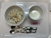 《離乳食後期》おやつは中華風軟飯です。