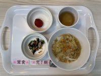 〈完了 常食〉あんかけうどんひじきサラダいちご