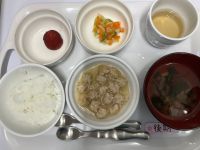 〈後期〉軟飯えのきの鳥みそつくね煮アスパラ煮すまし汁いちご