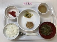 〈常食〉ご飯えのきの鳥みそつくね煮アスパラの甘酢あえすまし汁いちご