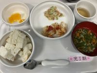 かれいのピザ風焼きです《完了》畑のほうれん草とキャベツを使用しています