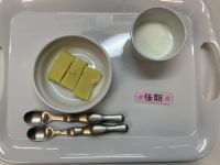 《離乳食後期》おやつはさつま芋羊羹です。