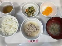 〈後期〉ご飯豚肉団子ブロッコリーとツナ煮味噌汁みかん