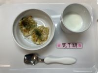 《離乳食完了期》おやつは豆腐とキャベツのお好み焼きです。