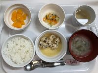 〈後期〉ごはんひじきつくね煮大根と人参の煮物味噌汁みかん