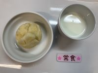 《常食》おやつはおから米粉蒸しパンです。
