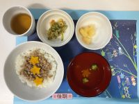 【離乳食後期】・2色そぼろ丼