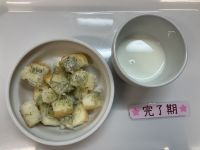《離乳食完了期》おやつはじゃこトーストパンです。