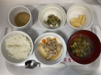 〈常食〉ご飯なすとズッキーニの味噌炒めすまし汁もも