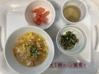 〈完了 常食〉肉みそうどんほうれん草と春雨の炒め物すいか