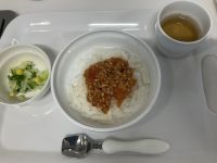 茄子のミートソースうどんです《常食》