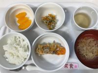 〈常食〉ご飯鮭ちゃんちゃん焼きブロッコリーとしらすのおかか煮すまし汁みかん