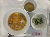 〈常食〉あんかけうどんほうれん草とコーンのサラダ
