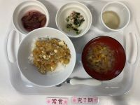 〈完了　常食〉麻婆大根丼春雨サラダチンゲン菜のスープぶどう