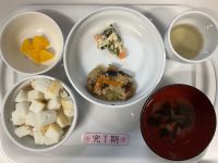 〈完了〉米粉パン和風ハンバーグ豆腐の味噌風味サラダわかめスープオレンジ