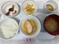 〈常食〉ご飯大根と鮭の味噌煮野菜炒めきのこスープぶどう